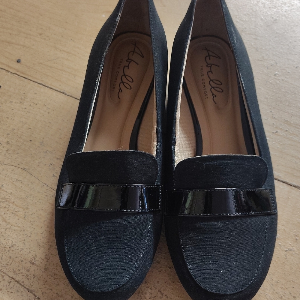 Abella Women's Elegant Black Flats